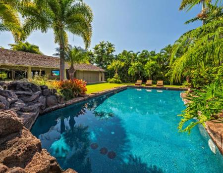 A private pool in Wailalae